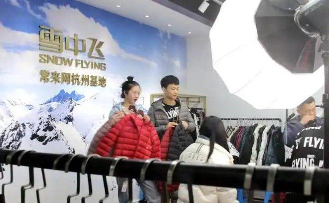 不吹不黑国产“四大天王”羽绒服品牌确实比优衣库更值得买(图14)