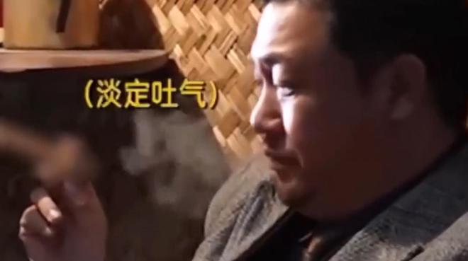 贾冰一人饰演俩“爹”连花絮都这么有梗2025开年喜剧就他了(图2)
